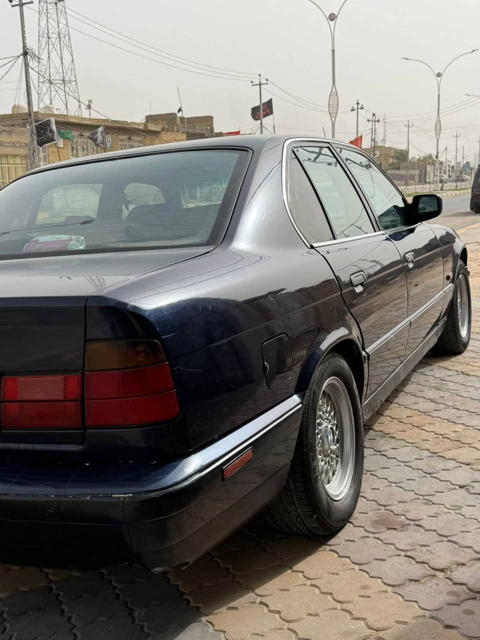 السلام عليكم . BMW موديل 1991للبيع فقط رقم مميز بغداد بسمي مداور ثاني يوم جاهزه للاخير تبريد تدفئه تخم تاير السياره مكفوله من الضربه ومن الخياس عضمها صاحي لا صبغ ولا رشات سياره مال جناي بيع فقط //***********// المكان ناصريه
