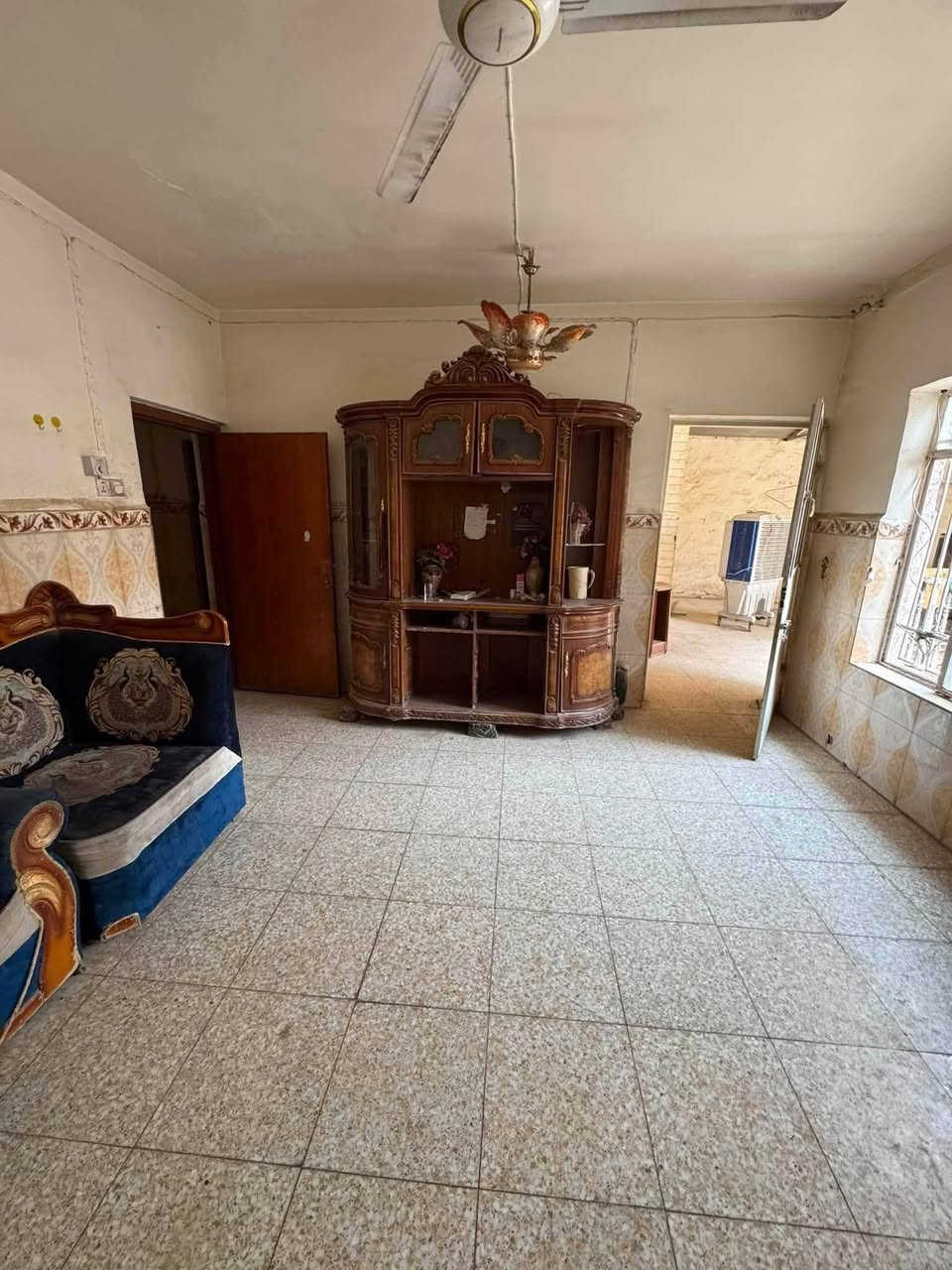 دار الايجار طابقين أربع غرف نوم وكلندور وصاله ومطبخ وصحيات حديقه كراج سياره عنوانه نادر الأولى شارع حسينه حنتوش ايجاره 400 ألف للاستفسار***********
