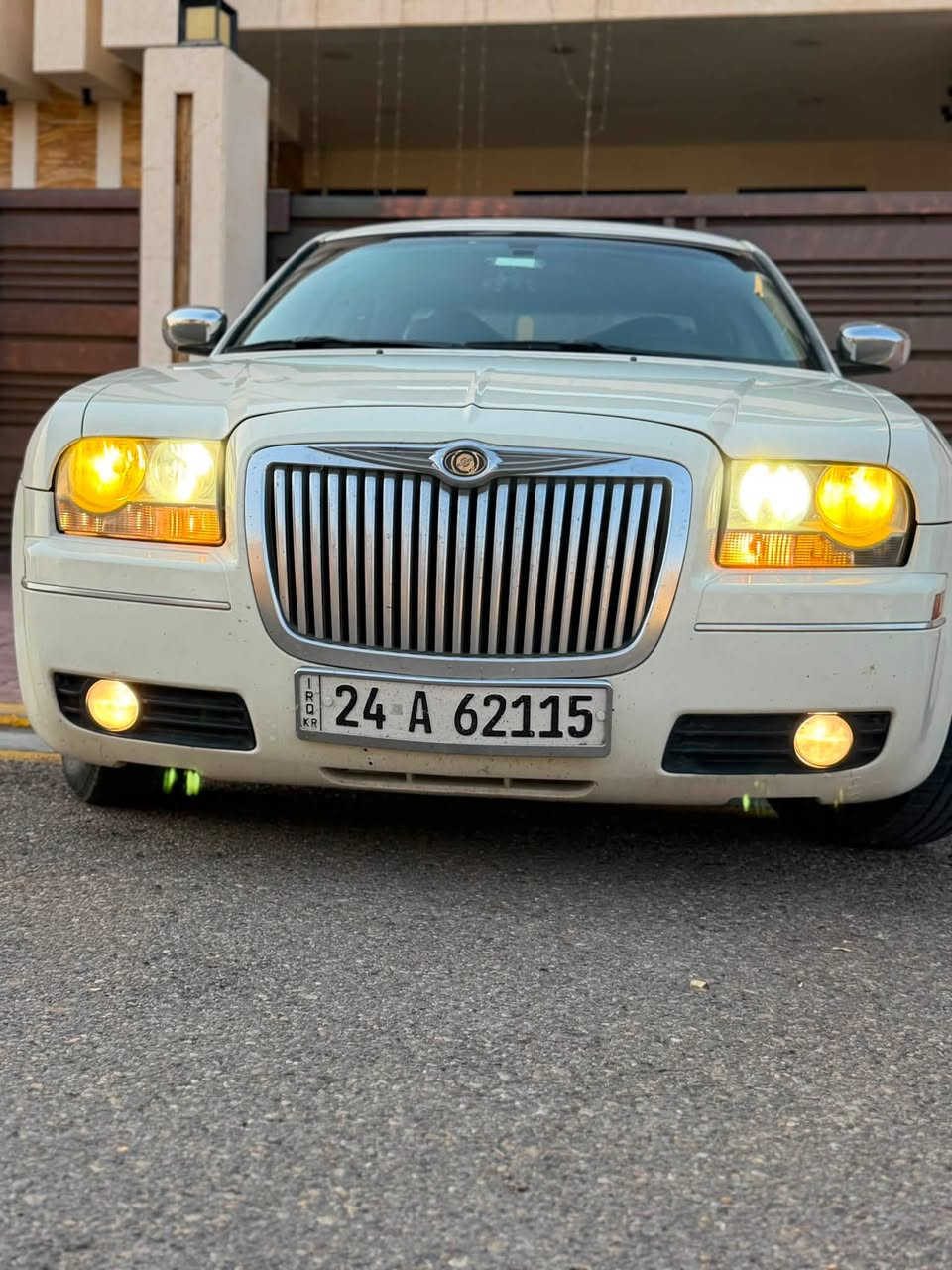 السلام عليكم ورحمة الله وبركاته 
كرايسلر اوباما c300.  2006
السيارة رقم دهوك تحويل مباشر
مكفولة من الحادث
تبديل الباب الخلفي الايمن بسبب شخوط(الباب البلادي موجود)
صبغ الجاملغ الخلفي ايضا بسبب شخوط

تبريد وتدفاة 
كير جديد
محرك جديد
فتحة
شاشة
كاميرا
بيها منظومة غاز
السيارة جاهزة ومابيها نقص ان شاءالله 
السعر ١١٠٠٠ (دفتر و١٠ ورقات)
المكان الرمادي
للتواصل 
***********
