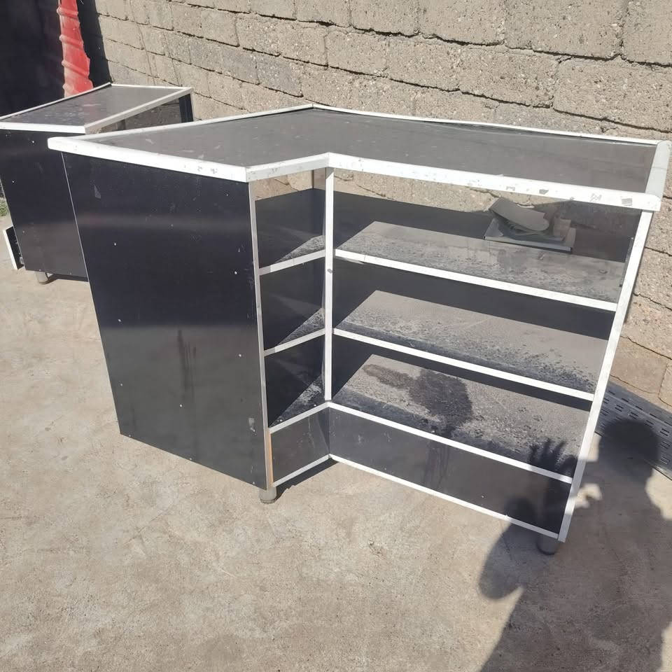 ميز انديف • للبيع