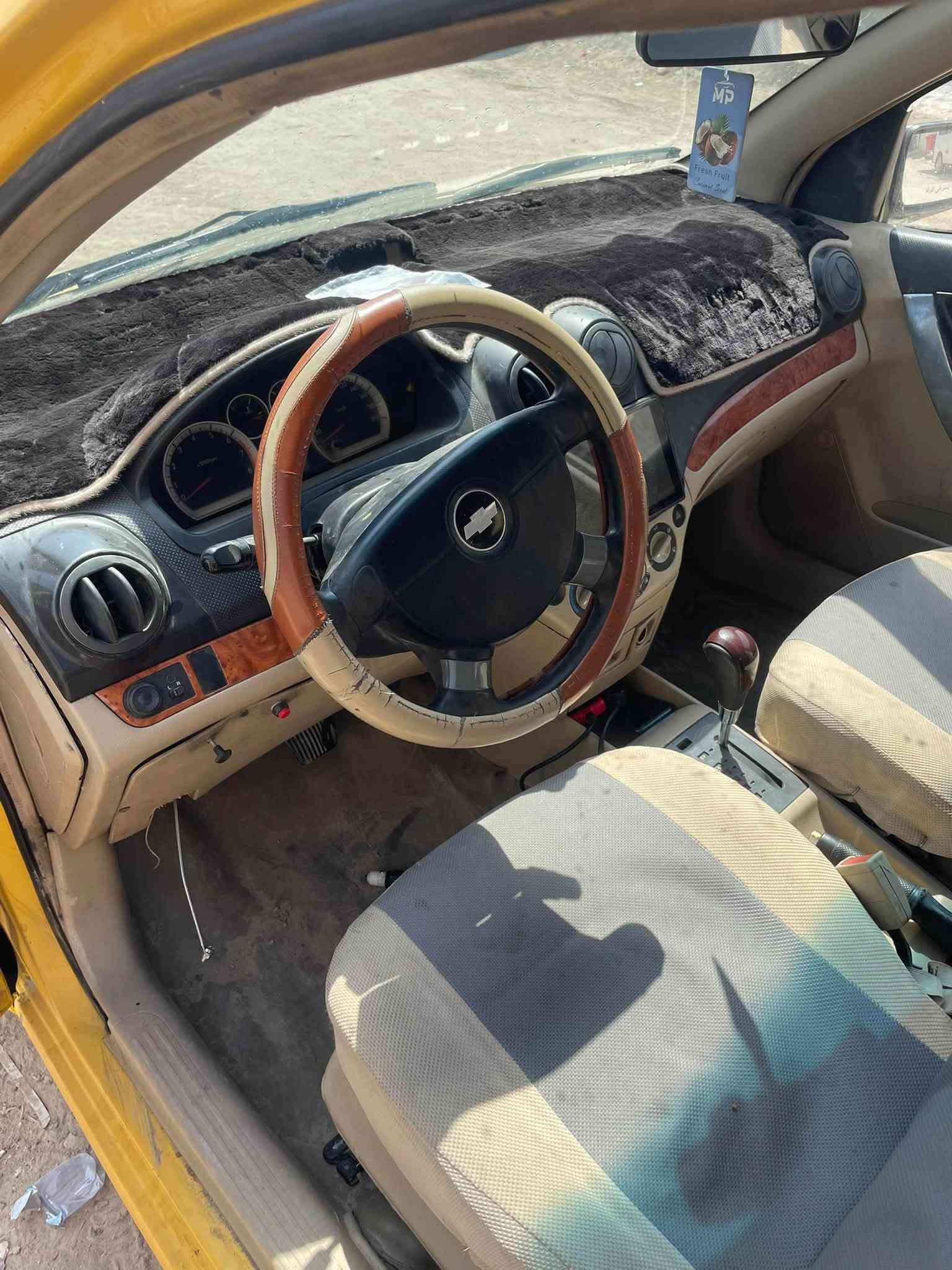 أفيو خليجي للبيع
اجره موديل لون أصفر 🚖
سيارة مرتبة وجاهزة للاستخدام 👌

✅ كير ومحرك خير من الله
✅ تخم تاير حدادية ومنضومة
✅ منظومة تبريد جديدة
✅ صبغ عام وضربتها بالجنطه 
✅ رقم بغداد. وتحويل ثاني يوم وشرط مداور ضروري
✅ السنوية لغاية 2025 صاقطه صار سنه 

💰 السعر: 42  – بيه مجال قليل حق الجيه

📍 المكان: الديوانية
📞 للاستفسار والتواصل: *********** واتساب 

🔥 السيارة تستاهل المعاينة، والبيع للجادين فقط.
