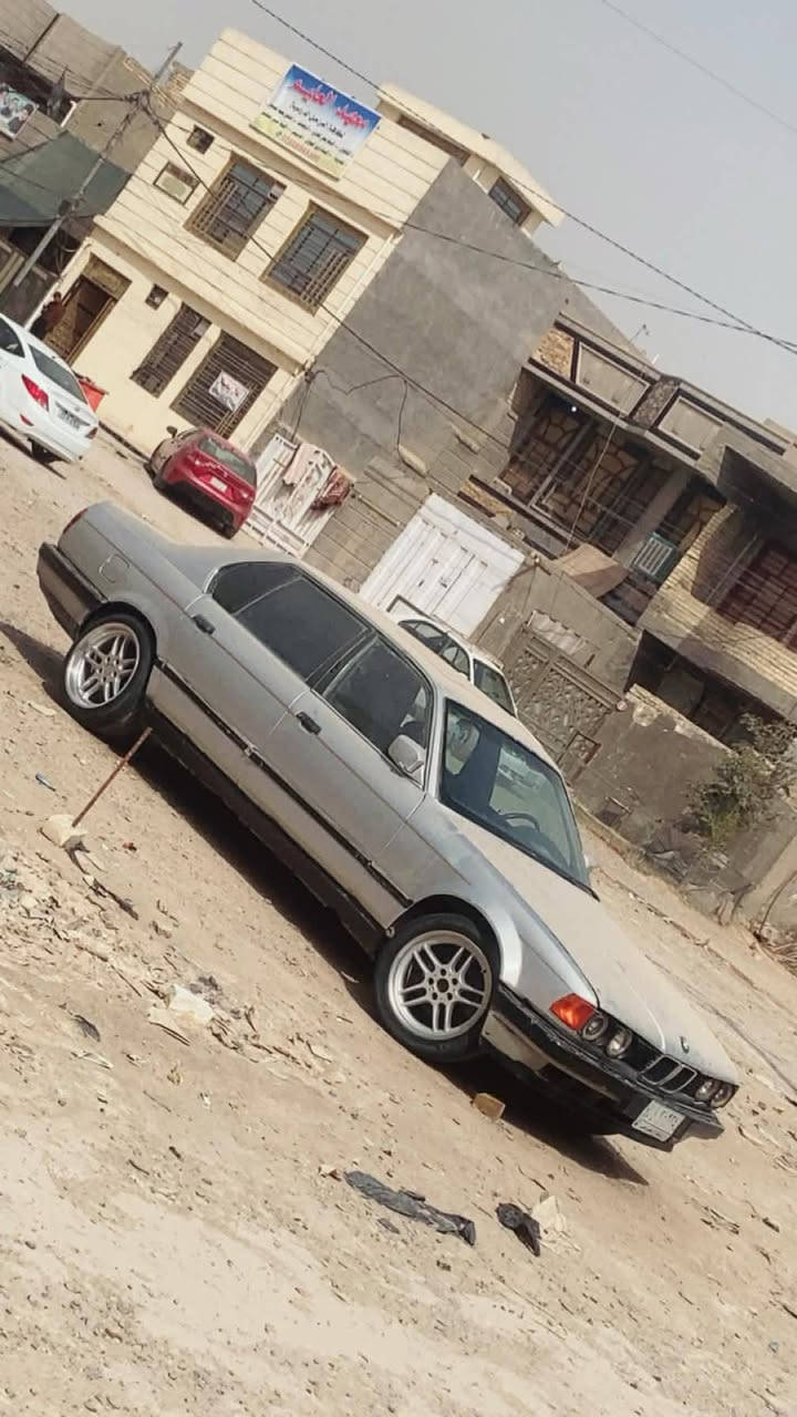السلام عليكم للبيع سياره مصبوغه عام وبيها خربطه بل اير فلو ومحرك خير من الله ورقمه واسط والرقم الخلفيه ضايع وبيها وكاله عامه وبأي وقت تحويل وعرفتها مبدله بس ينرادلها ترتيب والسعر ٢٣ وبيها مجال حك الجيه ***********التصال على الواتساب فقط المكان بغداد
