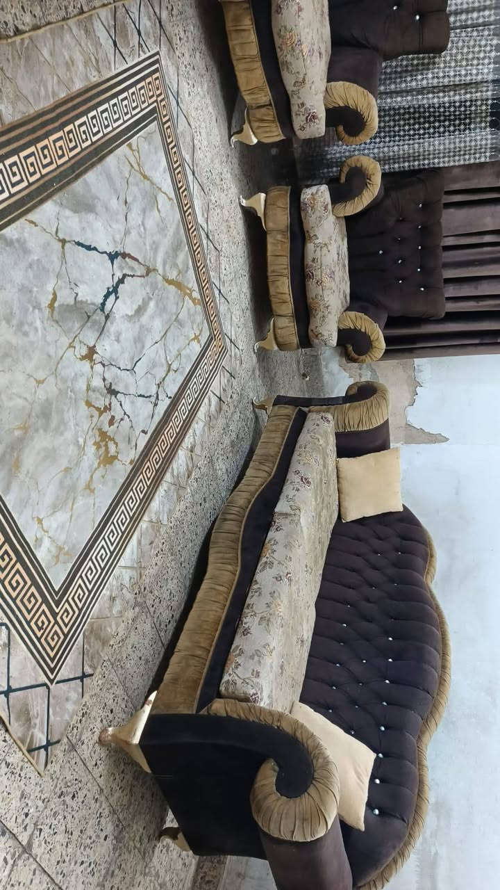 تخم 8مقاعد اخو جديد اي ضرر مابي خشب ثكيل تكمه سعر 190 بي مجال مكان بغداد البياع *********** يوجد واتساب
