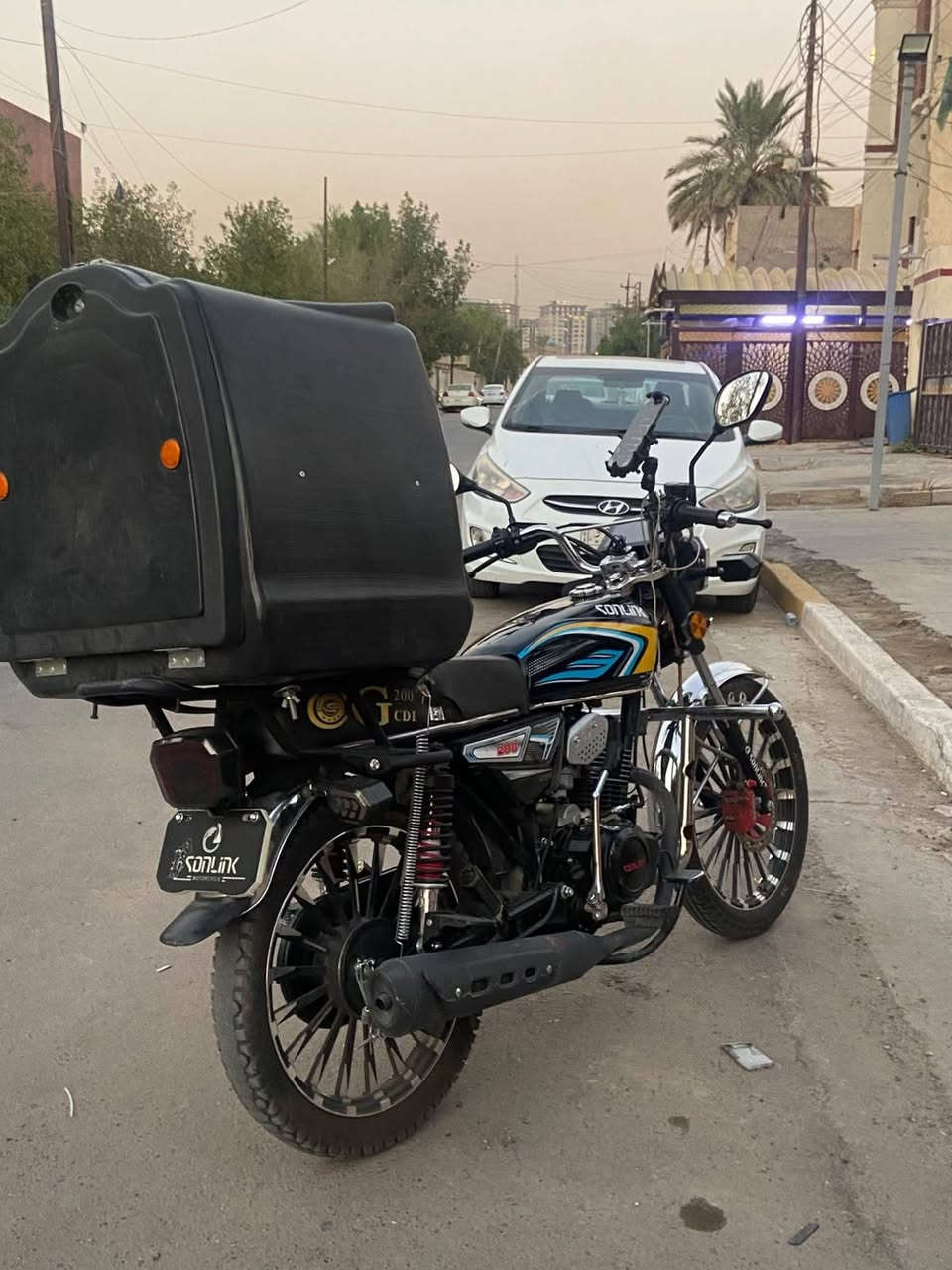 دراجه ايراني محرك ضاغطه وزنجيل دراجه نضافه شوفت عينك مابيه اي مشكله صارله ٥اشهر من جبتهه من المعرض السعر 950وبيه مجال حك لجيه مكان حي جهاد رقم،***********
