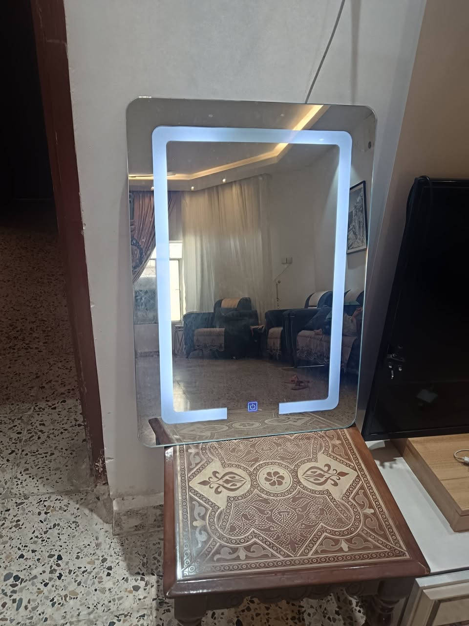 السلا م عليكم ورحمة الله وبركاته عندي غراض جديده و نظيفه ثريا كامله  وتشتغل  وطابعه كانون ١٥٠ وبي مجال  ذات منظومه احبار  ملونه  ووسيت مغسله كامله نوع حديث مع مرايه حجم كبير ع اللمس كهربائيه مع ملحقات المغسله حنفيه ستيل أصلي وبواريها سعرها ١٢٥وبي مجال
