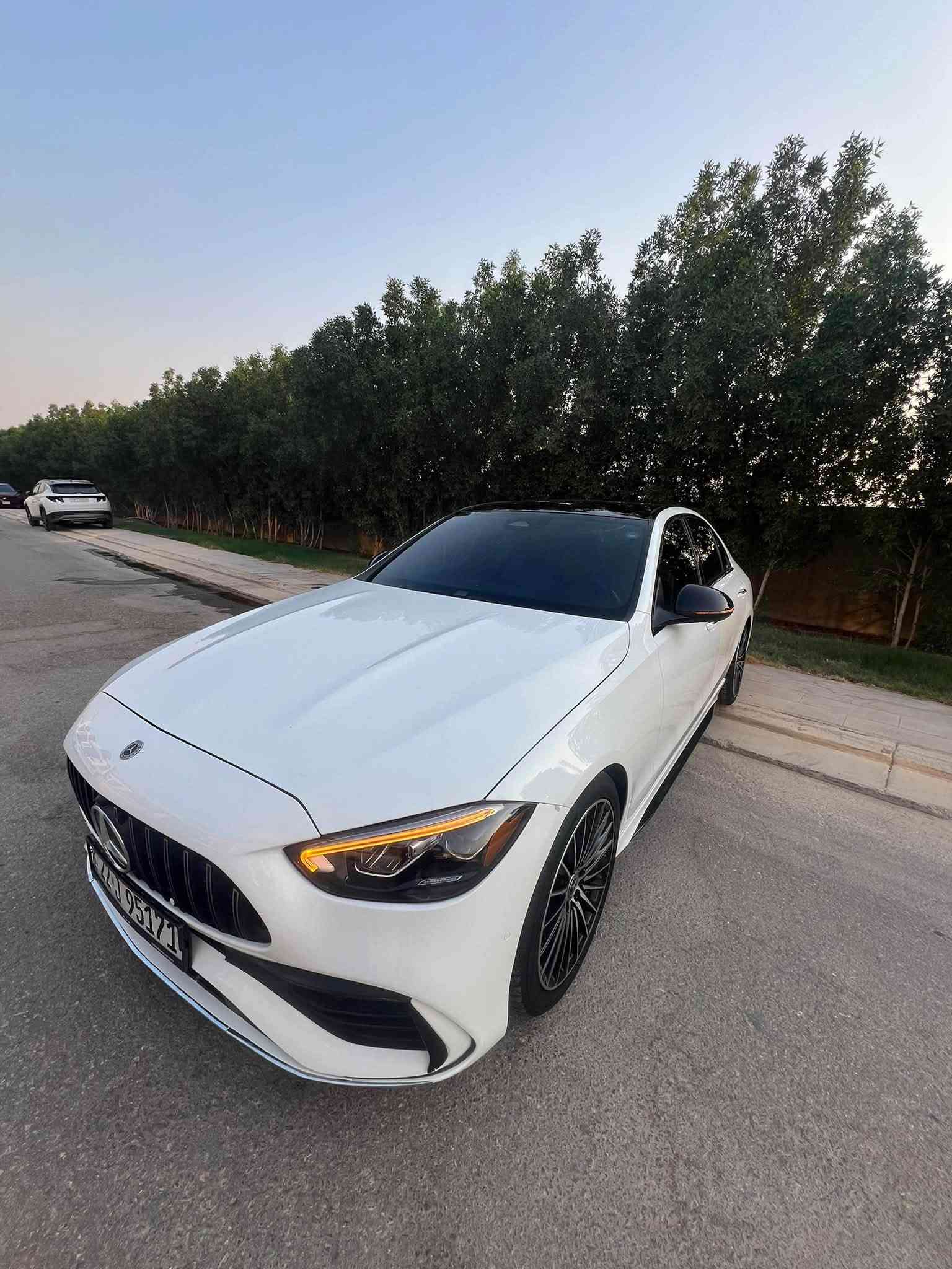 انضف وأجمل مرسيدس 2023 AMG 🔥
السلام عليكم 
مرسيدس 2023 C300 AMG للبيع
فول مواصفات معروفة مواصفاتها 
ماشيه 52 ألف كم
السعر مناسب ولي مجال
للاستفسار اتصل وتدلل
✅***********
