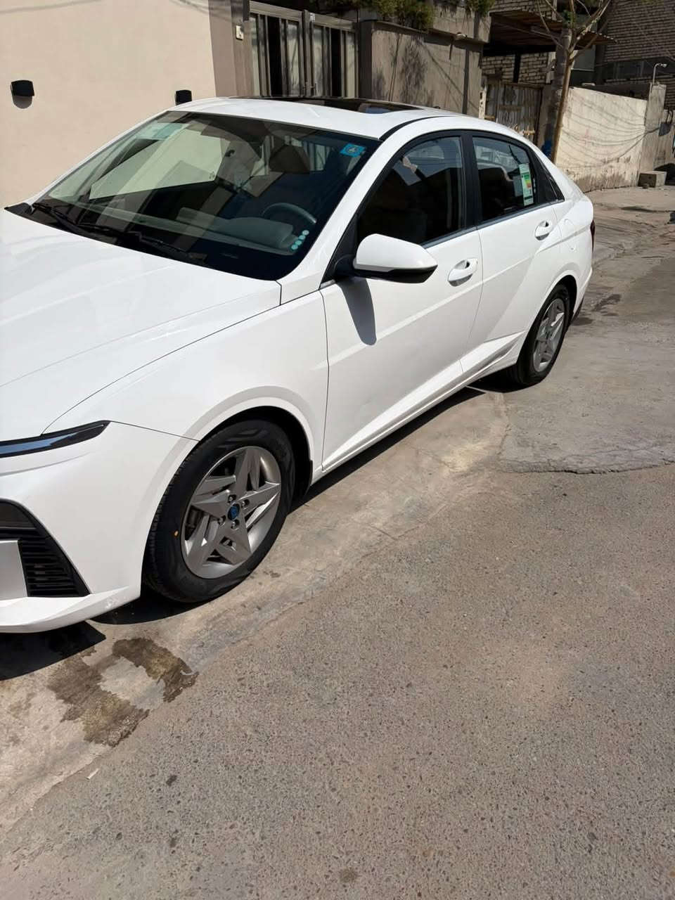 اكسنت موديل 2024سيارة خليجية ماشية ٣١بيهة طعجات بل بابين الاماميات او بيهة تكحيل يم قبق البانزين نقطتين بل جاملغ الأمامي او صبغ بل دعامية الخلفية شي بصيط الباقي مكفولة من اي شي رايدهة ١٣٥ او بيهة مجال  الرقم ***********
