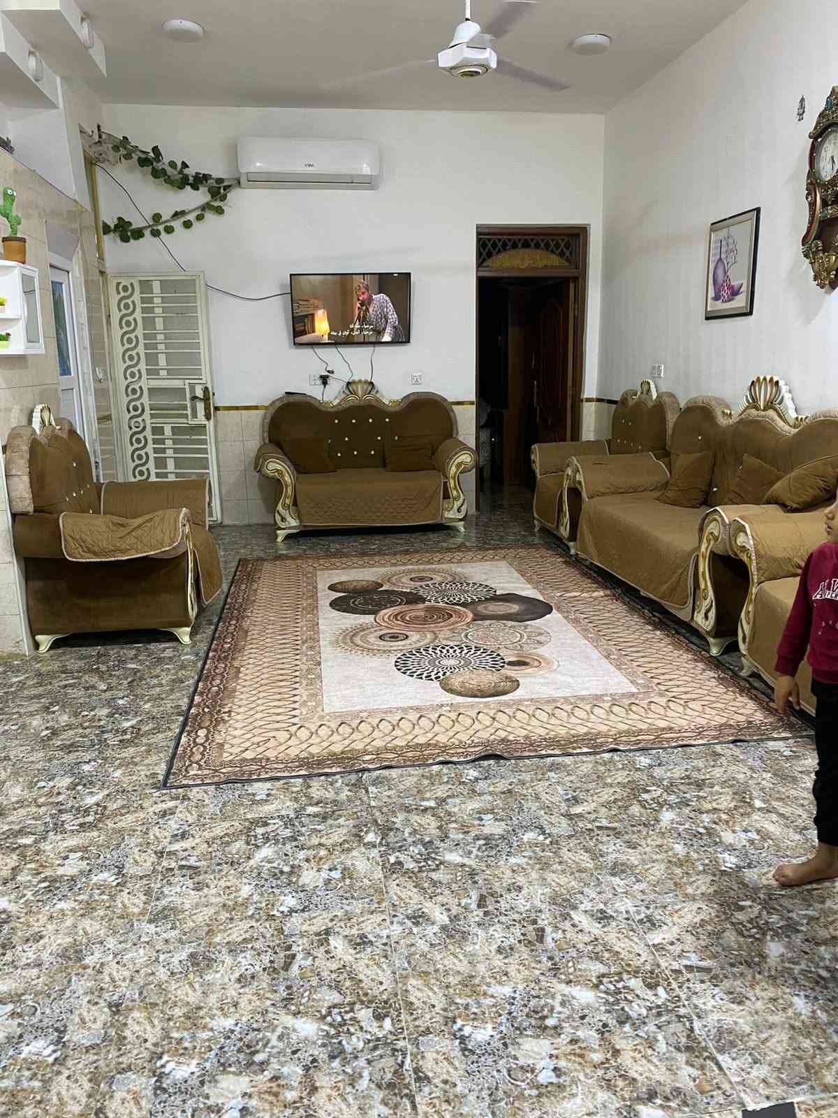 البيت للبيع طابو زراعي 170 متر سند 25 بي رقم بلديه حي الجامعه نهاية شارع 20 قرب أسواق الجوهره بناء طابوق صب كونكريت طابقين السعر على الاتصال ***********
