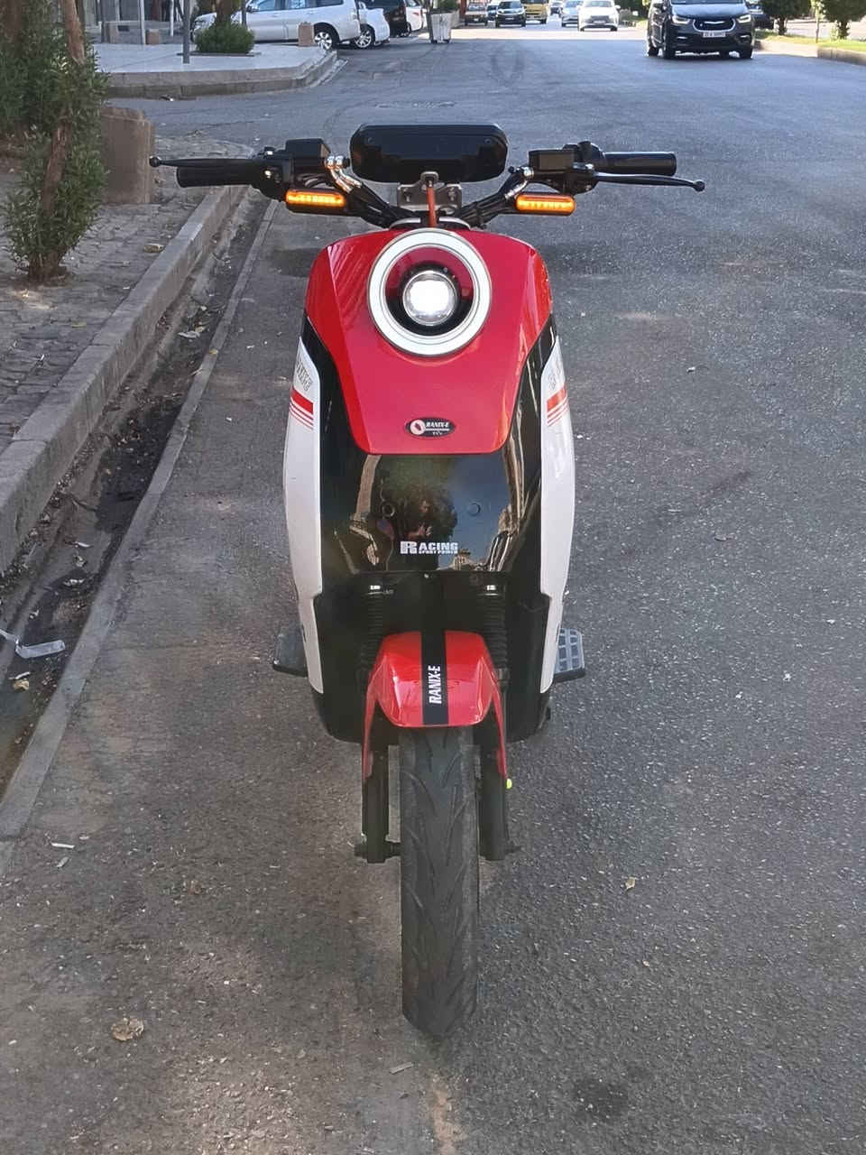 للبيع للبيع للبيع 
النزاكة والقوة SAW رينكس 
سعة الملف 2000 w 💪
نوع البطاريات كرافين عدد 6 تمشيك فوك ال 50 كيلو  حقيقي
تشغيل عن بعد تحكم سرعة ثلاث نمر بالاضافة الى رجوع للخلف 
دراجة حجم كبير تايرات عالية .
السعر 650 
مكاني بغداد ***********

