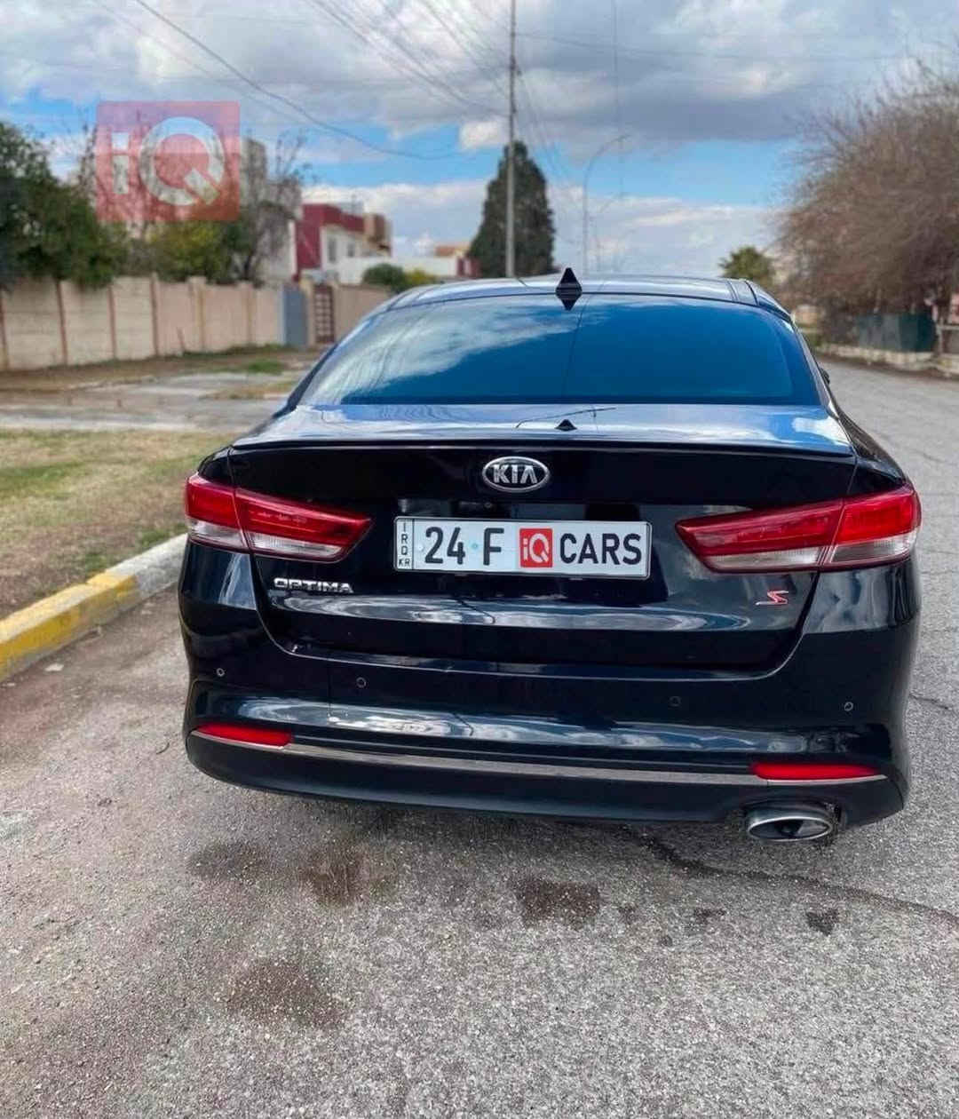 كيا أوبتيما 2018 (Kia Optima S) - وارد أمريكي
* الموديل: 2018
 * الفئة: S (سبورت)
 * الممشى: 97 ألف ميل حقيقي
 * الرقم والأوراق: رقم دهوك ورقم جديد، سنوية جديدة، السيارة باسمي مباشرة وبدون وكالة .
 * الضرر: حادث خفيف جداً  قطعة واحدة(دعامية خلفية فقط)، شواصي ولغود وايرباكات كلها مكفولة شرط الفحص 100%.
المواصفات:
 * محرك 2.4L اقتصادي ونشط
 * كشنات سبورت جلد وقماش مطرز (فئة S)
 * شاشة لمس تدعم Apple CarPlay و Android Auto مع كاميرا خلفية
 * ويل كب سبورت بلادي حجم كبير مع كشافات LED
 * وضعيات قيادة متعددة (Drive Mode: Eco / Normal / Sport)
 * فتحة سقف بانوراما كشنات كهرباء 
 * تحكم ستيرن كامل، مثبت سرعة.
* السيارة تايراتها مبدلهن جدد وبيها منظومة اضاءه امامية اصلية جديده شمسي .
الحالة:
السيارة ممتازة ومامحتاجة أي مصرف، كير ومحرك وتبريد وصدر كلها بشرط الفحص.
 * السعر: 142 ورقة وبيها مجال للشراي بعد المعاينة
 * للتواصل: ***********
