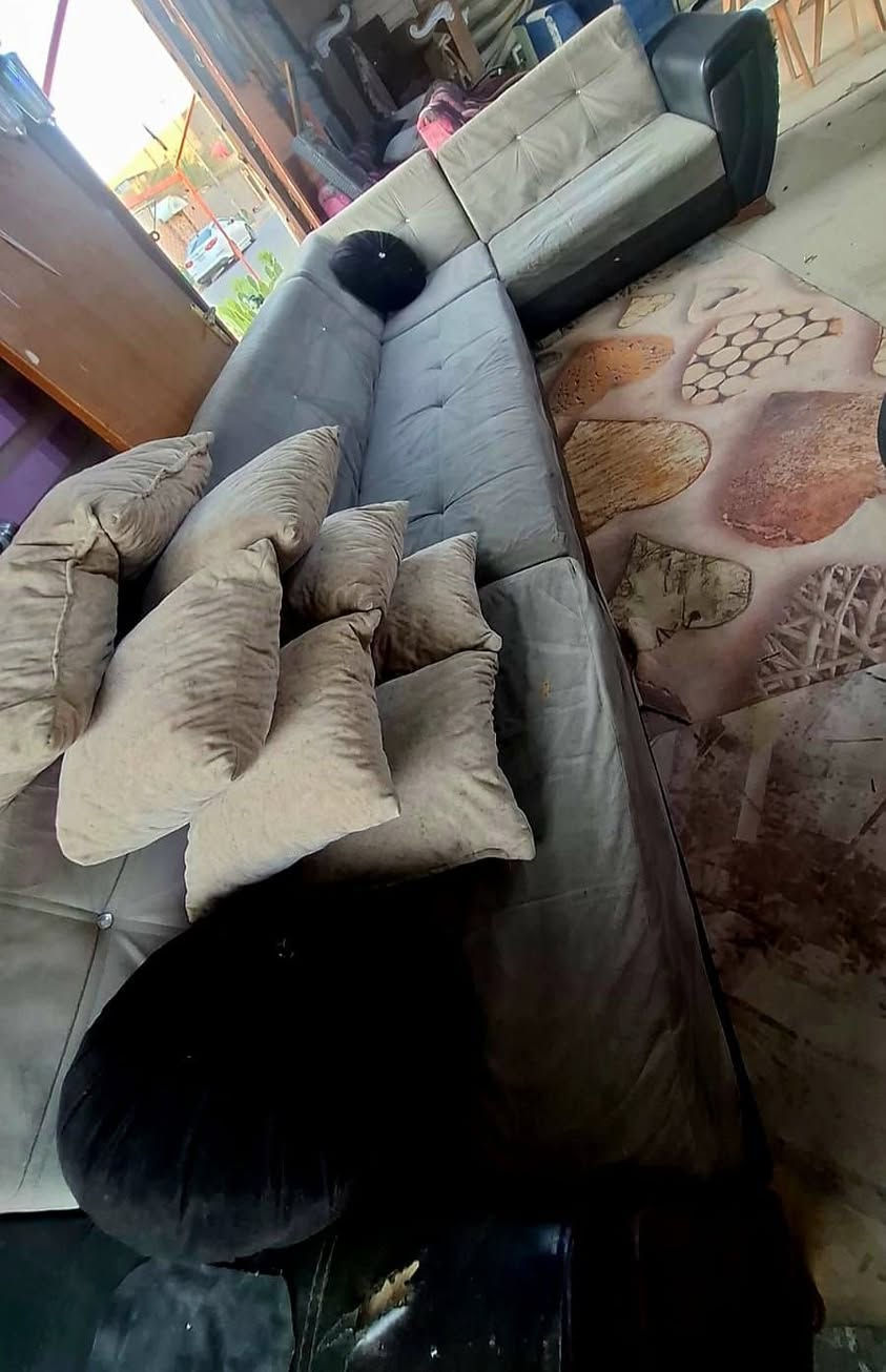 اثاث للبيع كلمن وسعره ديوانيه شارع الخصيمه سايدين مقابل زها مول جهة قصابية السجاد داخل الفرع بالضبط رقم ***********
