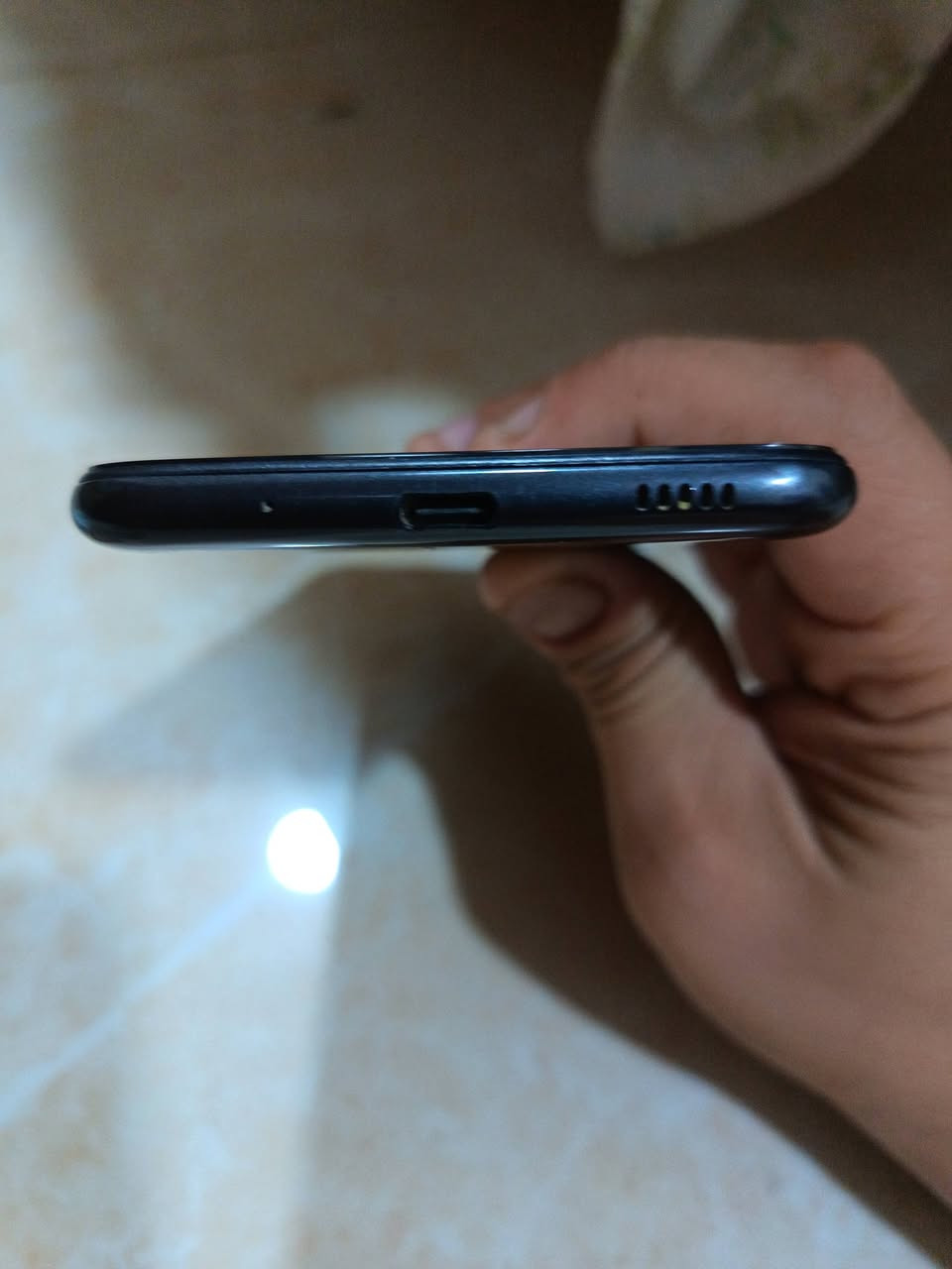 السلام عليكم تُظهر الصورة هاتف Samsung Galaxy A11 باللون الأسود، ويتميز بوجود كاميرا خلفية ثلاثية مع مستشعر بصمة إصبع في المنتصف وشعار Samsung في الأسفل. [1, 2] السعر80 الذاكره 32 مكاني بغداد الكرخ الشيخ معروف مقابل شارع حيفا ***********
