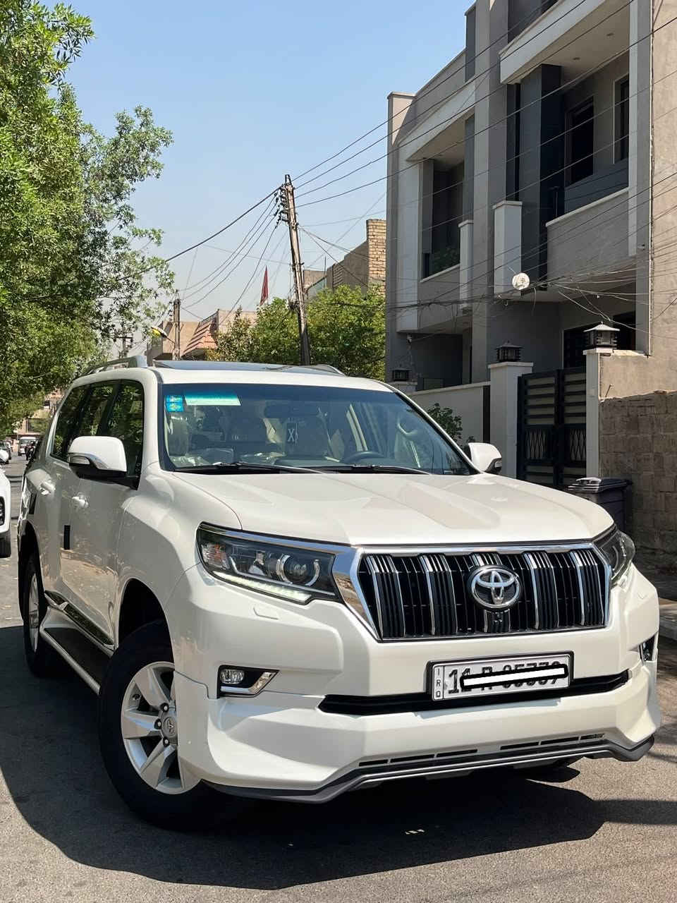 السلام عليكم
تيوتا برادوTXLام الطفايه (sas)

دبل تانكي 

رقم بغداد بأسمي تحويل ثاني يوم 

سته سلندر 
فور ويل 
فتحه سقف 
بصمه تشغيل
لايت زنون هايلوجين 
حساس امامي وخلفي 
كامره اماميه خلفيه جانبيه 
مري شفط 
اشاير ترحيب 
تشغيل عن بعد 
مري قلاب 
٣قطع تبريد 
سبير تعليك 
كشنات وكاعيه مغلفه جلد 
وباقي المواصفات المعروفه 

(ملاحضه فقط مكينه مفتوحه بل شركه وكل صيانتها بل شركه )

سونر مرفق بل منشور 

السعر360 مجال للشراي 

مكاني بغداد حي الاعلام 

***********
***********
