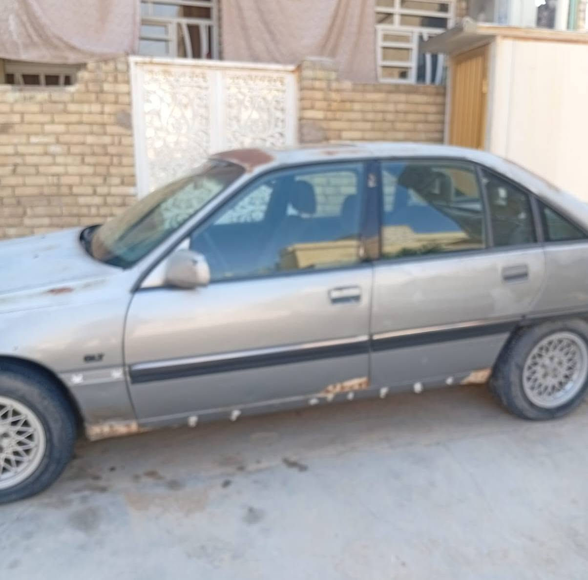 السلام عليكم
مكلف بلنشر اتصال ع رقم فقط ومكانه كربلاء
للبيع اوبل اوميكا 1993 اوربي محرك 2000 رقم بغداد الماني سنويه 27 وبسمنه شرط تحويل سياره مابيه ضربه ولا صبغ شواصي كفاله من خياس لكن صبغه تعبان يردله صبغ 

كير عادي اكسل كلج كله جديد محرك مجفت تجفيت درجه اوله صدر زين تخم تايرات باتري جديد سياره مال شغل 
 مكان سياره كربلاء سعر 25 وبيه مجال اتصال ع رقم *********** ابو عبدالله
