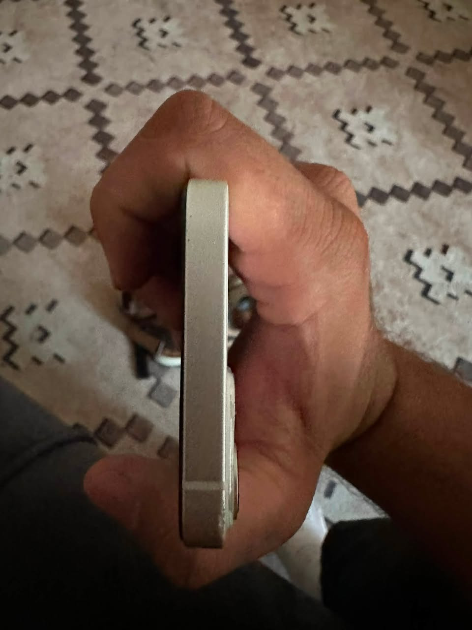 آيفون 13 عادي مبدل شاشة بطارية 🔋 100 ايضاً ذاكره 128 سعر 250 الف فيس إيدي شغال *********** نضافة كما موضح جهاز عنوان بغداد
