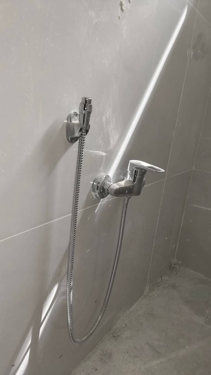 تأسيس ماي ومجاري 
تأسيس وصيانة شبكات المياه والمجاري بكفاءة وجودة عالية.  
2. حفر ابي ماي .  
3. غسل وتعقيم خزانات المياه  
تنظيف وتعقيم الخزانات العلوية والأرضية بمهنية لضمان سلامة المياه.  
4. غسل وتنظيف الألواح الشمسية  
تنظيف الألواح الشمسية لزيادة الكفاءة والحفاظ على أداء النظام الشمسي.  
[معلومات التواصل]
تواصل معنا الآن للحصول على أفضل الخدمات!
***********
