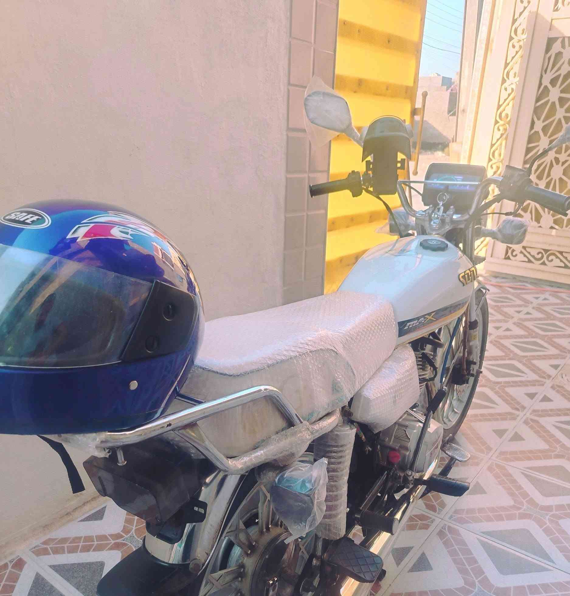 ايراني موديل ٢٥ للبيع موطور بعده جديد محرك بلادي من كلشي مابيها اي نقص كهربائيات شغاله من كلشي ويا ورقه وحده فقط سعره ٧٠٠ وبي مجال المكان الرمادي الاستفسار عن هذا الرقم *********** متوفر واتساب
