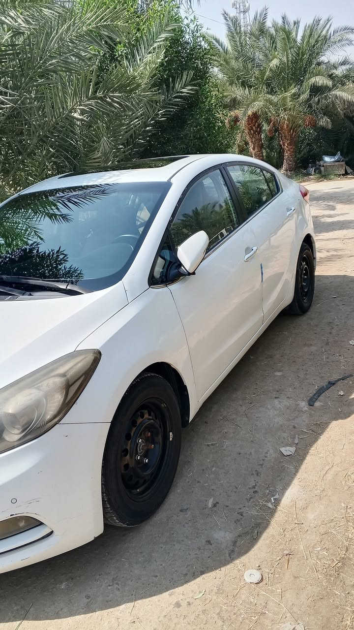 سيراتو 14 خليجي جاهزه  مكينه 1600 تبريد ثلج مكينه كير حداديه تايرات كل جديد رقم اربيل بسمنه تريد مداور تريد وكالة مكاني النجف ابوصخير سعر 100 بيها رشات صبغ خارجيات فقط *********** للبيع او مراوس

نص مكتوب في الصور:
- سلوم
