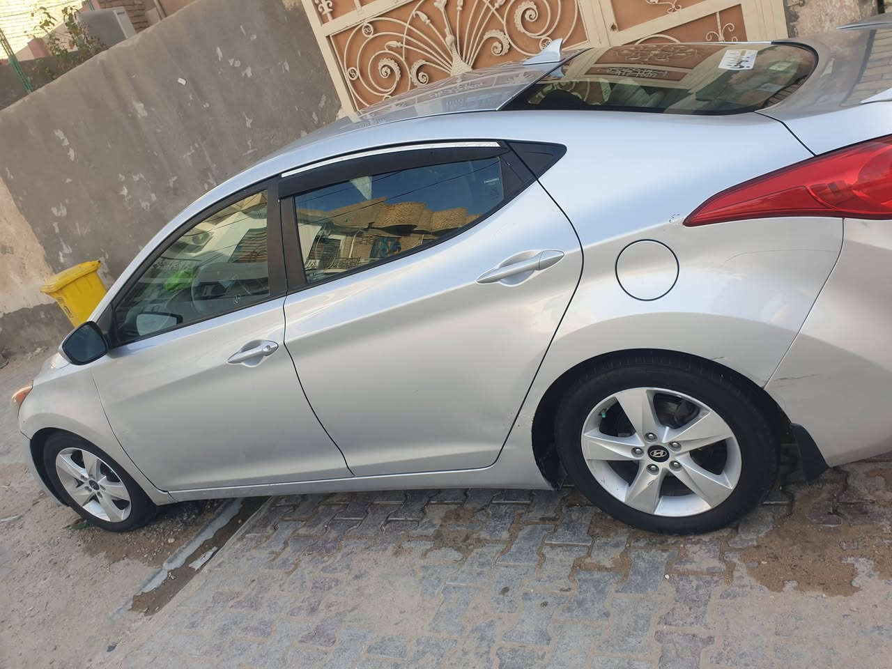 السلام عليكم النترا 13 أمريكي حادثها جاملغ جهه السايق رقم كربلاء بأسمي ماشيه ١٢٨ 
مواصفاتها بس تحكم ستيرن ونظام ايكو دوشمه جديدة اماراتي باتري جديد حداديه امامي وخلفي قبل شهر مبدلهن 
السعر 105 وبيه مجال للإستفسار ***********
