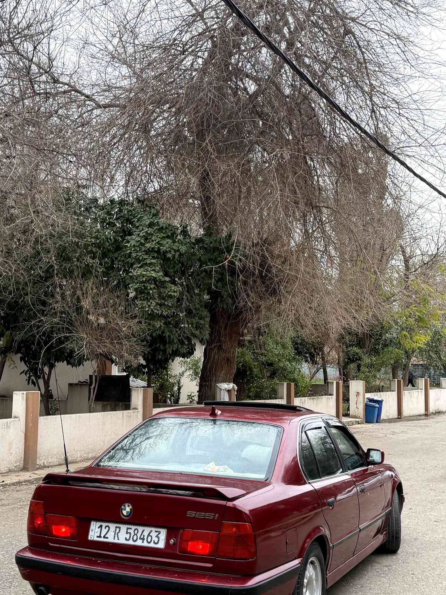 بي ام دبليو ٥٢٠ • ١٩٩٠ • كير عادي