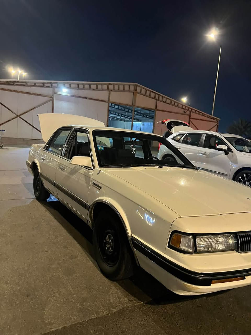 السلام عليكم اولدز موبيل موديل1990 السياره حلوه ونظيفه مكينه 3100 بلادي كير بلادي على وضعها تخبل السياره وبلحقيقه احلى من الصور بهواي رقمها بغداد انكليزي جديد ب اسمي تحويل ثاني يوم + بيها شاشه ومضخم صوت عالي جدا وياها جك وسبير وتخم جديد عارضها ب50وبيها مجال للطيبين مكانها بغداد استفسار ***********
