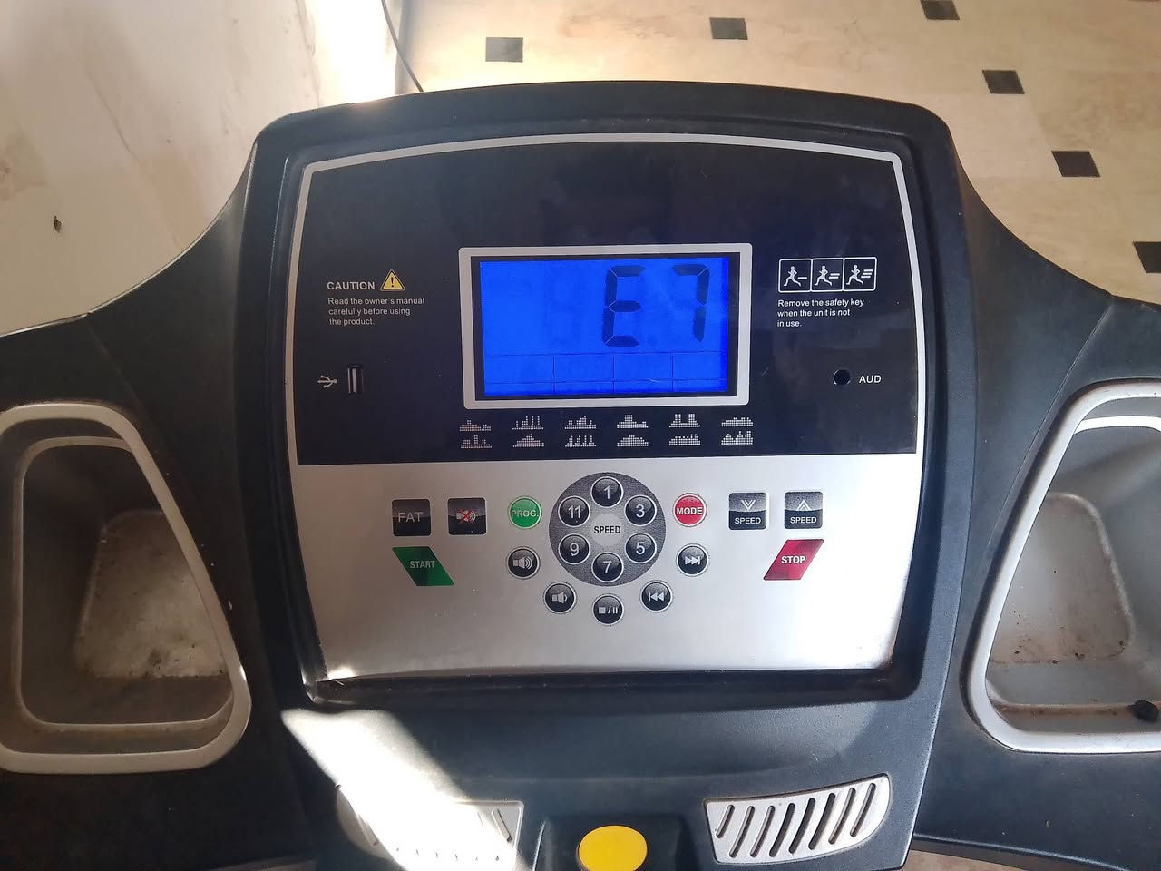 السلام عليكم جهاز ركض للبيع  جهاز نظيف يشيل وزن 120 مع دنبلص اثنين الاحمر وزن كيلو ب كيلو و الاثنين باقيات 2ونص ب5 كيلو للشراء عنوان زيونه سعر جهاز ركض 225الف و دنبلص جميعهن علئ 25
اذا تريد تواصل علئ واتساب ***********
