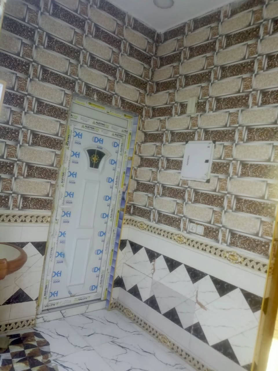 سلام عليكم بيت ٢٠٠م طابو صرف بالجبيسة قرب المدرسة بناء حديث ب٩٢ مليون وبيه مجال للاستفسار ***********
