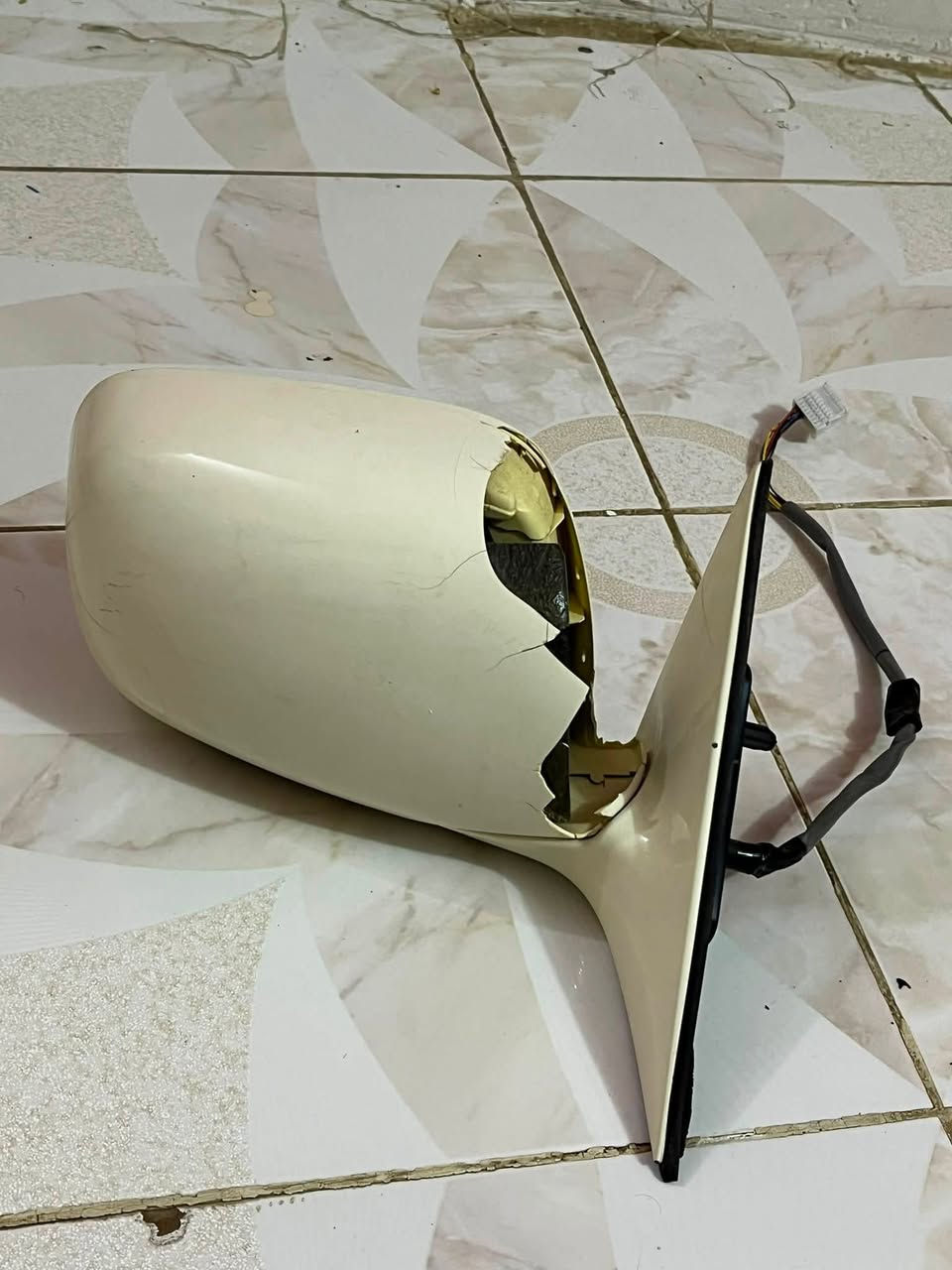 سلام عليكم باب ملكه اصليه كامله ماطور وجامه وبطانه
جاملغ ملكه اصلي بي زحريه اصليه

فرشه كشنات ترهم علا جميع السيارات الياباني 

مرايه مال شاهينه شفط بيه بس الكفرمكسور

مكاني النجف

***********
