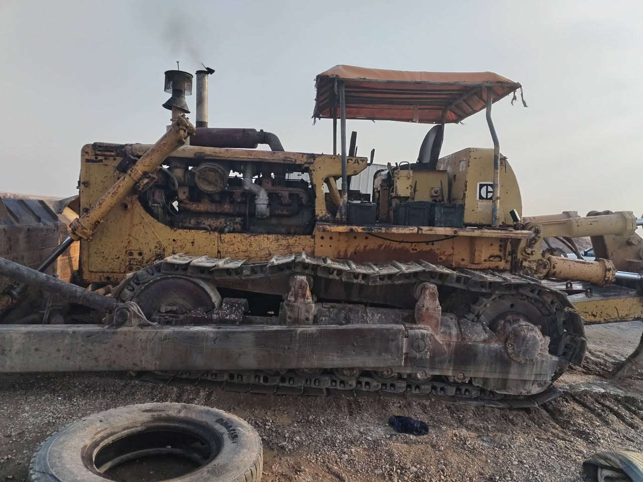 بلدوزر للبيع جاهزه للشغل الفيتر شاكر *********** بسعر مناسب
