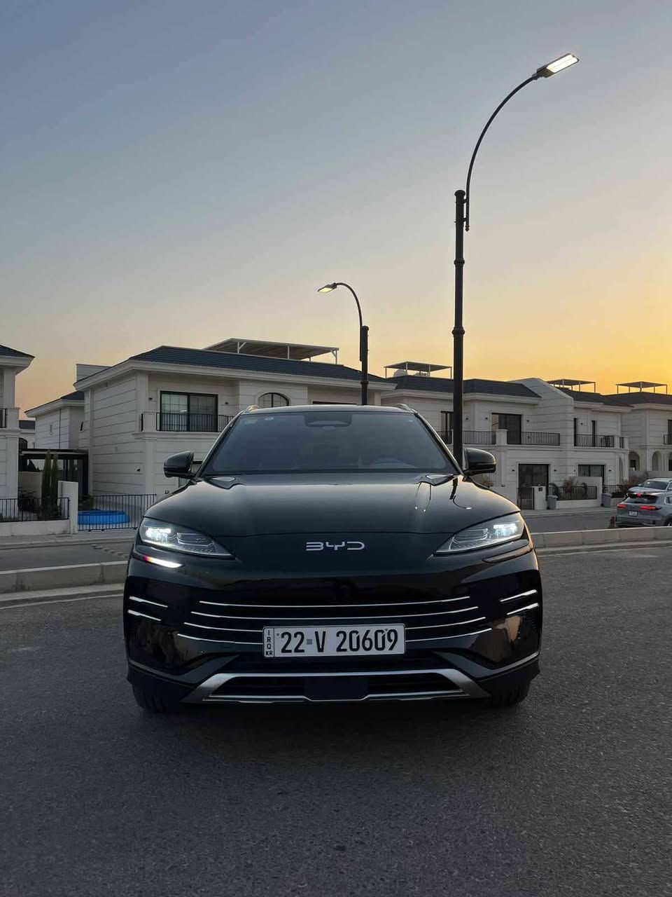 Byd 
Long range 
لونك رينج ١٦٠ بالشحنه و١٥٠٠ كم بالتفويله .
سياره جديده .
١٦ كامره 
حساسات فول 
تدفءه وتبريد.بالكشنات 
بانورامك سلايد 
بيها كتاب تضليل 
تبريد ثلج 
سياره صدك معتني بيها 
رقم هاتف *********** أربيل, العراق

