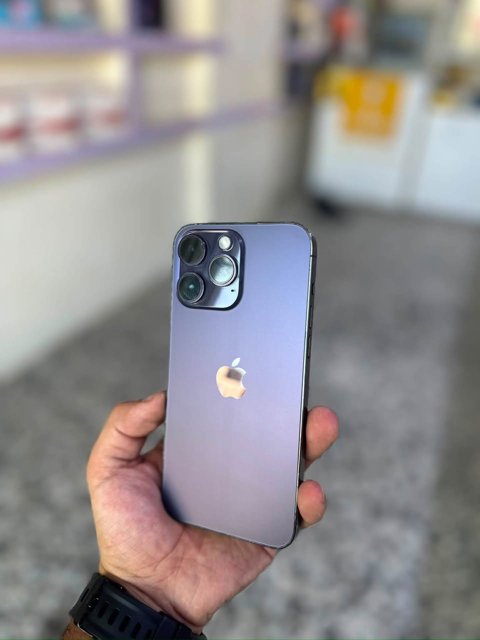 ايفون ١٤ برو ماكس • ٢٥٦ • بطاريه ٨٧