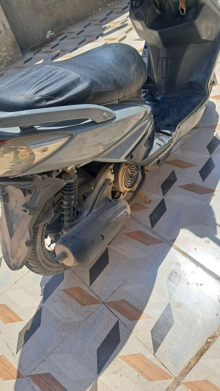 دراجة سكنس ياباني للبيع كلها شغالة مجفتة ولفات مكاني طويريجج حي الجمعية *********** متوفر واتس اب كاملة كلها شغالة كهربائيات دشبول كلة شغال السعر ٤٠٠ مال بيع مستعجللل رجاءآ بس الشراي يتصل
