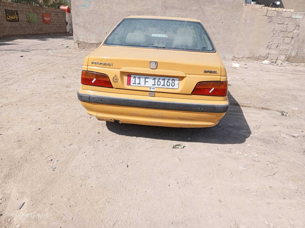 السلام عليكم 
بيجو بارص 2015.
مكفوله من الضربه والصبغ.
رقم بغداد دولي.
مكينه وكيره جديده.
تخم تاير.
حداديه 80%.
السعر/41 وبيه مجال.
العنوان/بغداد المدائن.
رقم الهاتف/***********👍🏻
