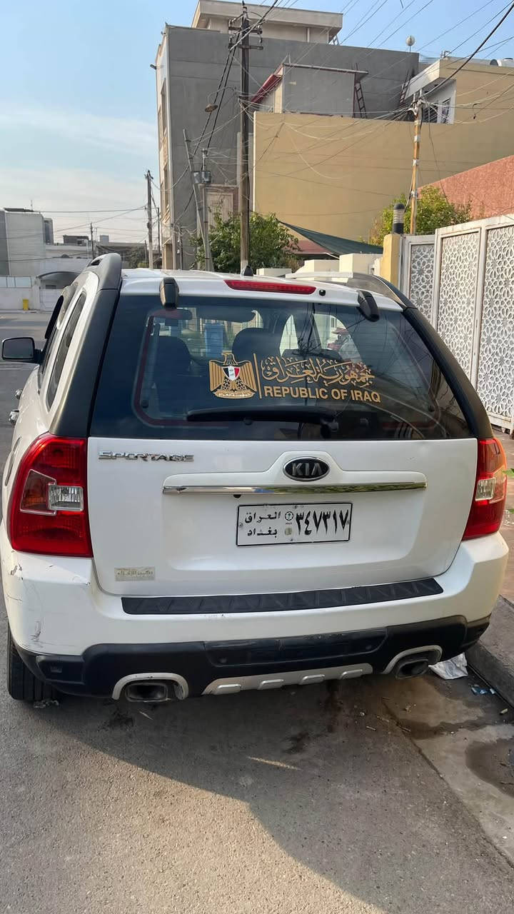 بسم الله الرحمن الرحيم
سبورتج ٢٠٠٩ خليجي 
بعدها على وضع الشركة ماشية ٧١ الف كيلو فقط حقيقي شرط الفحص 
سياره مال بيت من ٢٠١٥ ولحد هسه
السونار ويا الصور
كير محرك كفالة 
سياره جداً نظيفة 
مكانها بغداد حي الجامعة 
السعر ١٣٧ ورقة وبيها مجال 
للاستفسار ***********
