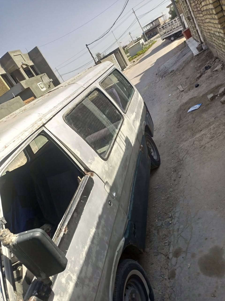 السلام عليكم كيه بستا للبيع 
موديل 93 بابل رقم ألماني ابيض مكينه وكير وكسل وشواصي خير من الله المالك الشرعي موجود شرط تحويل مباشر مطلوبه هيئه 210 الف فقط العنوان بابل الطهمازيه مفرك العلويه شريفه ( ع ) السعر 18 ورقه وبيها مجال رقم الهاتف ***********
