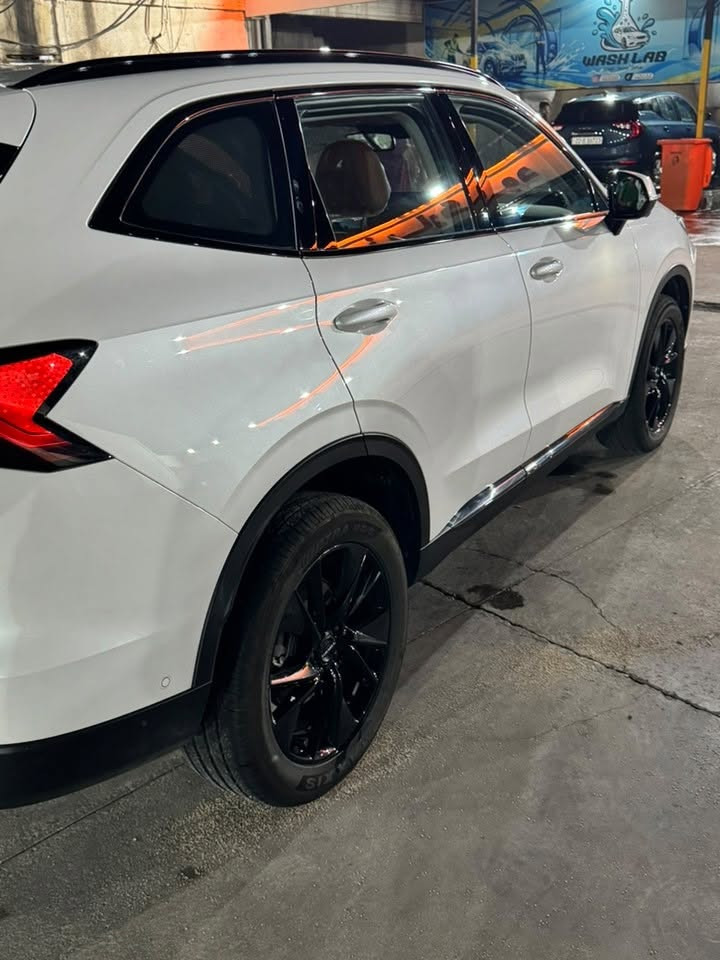 🚘🔥 للبيع هافال H6 HEV هايبرد موديل 2026 🔥🚘
🤍 اللون: أبيض
📍 الممشى: 35,000 كم
🛡️ ضمان 10 سنوات من شركة نهج العراق
💯 مكفولة من كل شي

✨ المواصفات:
• محرك هايبرد HEV
• قير أوتوماتيك
• شاشة وسطية كبيرة
• شاشة عدادات رقمية
• كاميرات 360°
• حساسات أمامية وخلفية
• بصمة وتشغيل زر
• دخول ذكي
• تشغيل عن بُعد
• مثبت سرعة متكيف
• رادار أمامي
• مراقبة النقطة العمياء
• تحذير التصادم الأمامي
• فرملة طوارئ أوتوماتيكية
• المحافظة على المسار
• تحذير مغادرة المسار
• فتحة سقف بانوراما
• مقاعد كهربائية
• تسخين وتبريد المقاعد
• مكيف أوتوماتيك
• شحن لاسلكي للموبايل
• Apple CarPlay وAndroid Auto
• USB
• إضاءة LED
• جنوط ألمنيوم
• أنظمة أمان متعددة
• ABS / ESP / Traction Control
• وسائد هوائية متعددة

🔥 سيارة نظيفة ومرتبة جداً، استخدام شخصي، جاهزة للفحص.
بيع مباشر بدون وساطة.

💰 السعر: 32 مليون دينار

📱 التواصل واتساب فقط: ***********
