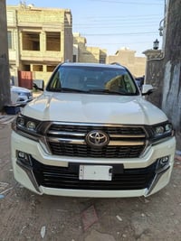 بحريني • ٧١ الف كم • باب خلفي أصلي