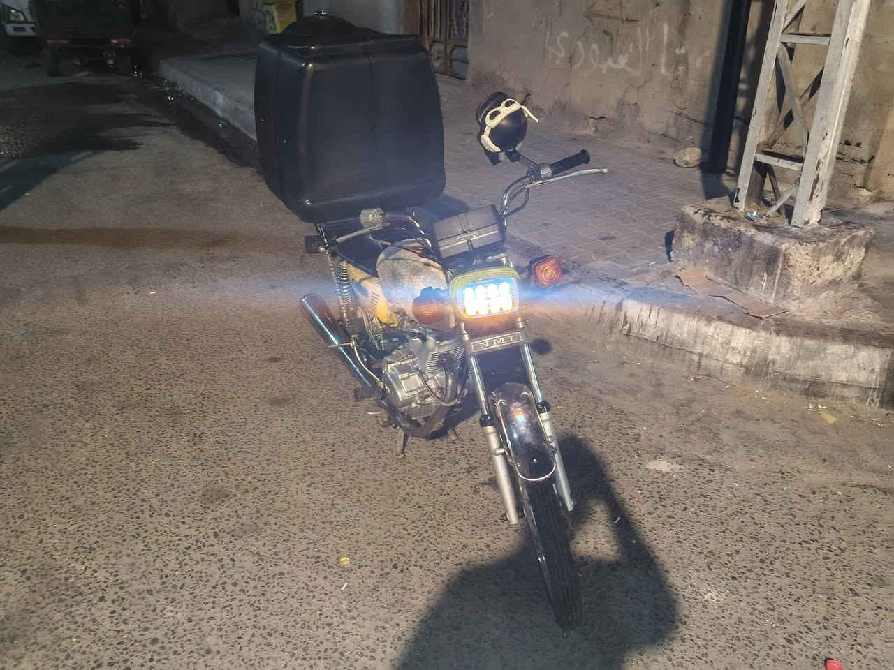 دراجه نامه كلك أدوات برغي ما مفتوح بيه
سعره 550 بيه مجال قليل مكاني حيانيه 
رقم الهاتف ***********
