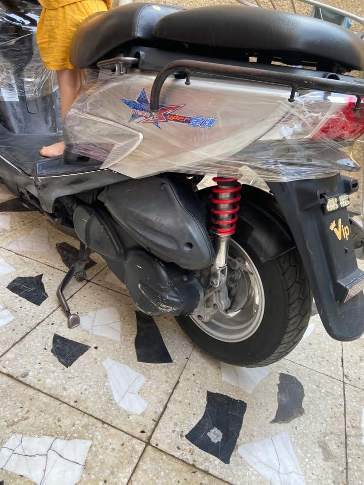 سلام عليكم كامكو نوزل للبيع او مراوس بسكنس دراجه بلادية كهربائيات دبلات كله جديد كفرات جدد فيت بم قاعده فيت بم كله جديد للبيع السعر 700 الف عنوان بغداد ***********
