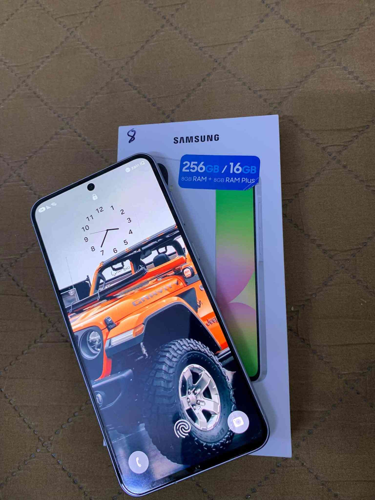 السلام عليكم 
كلكسي A56 5G للبيع
ذاكره256 لون ابيض 
جهاز كلش نضيف ستخدام قليل بعده بضمان 
سعر(420)
للستفسار خاص او على رقم(***********)
