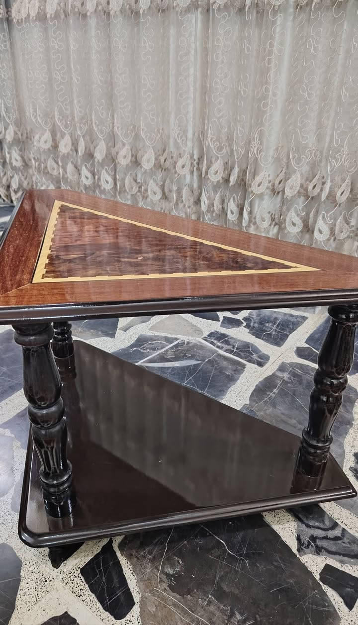 ميز وسطي • طبلات خشب • حي المالية