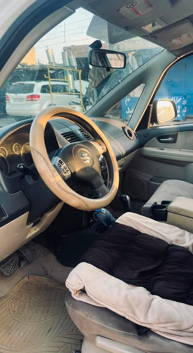 السلام عليكم
سازوكي 2011 sx4

رقم ميسان 

بيه طخه بسيطه بالجاملغ عكس سايق 

السعر —57$  

للتواصل.   *********** 

مكان السياره. العماره
