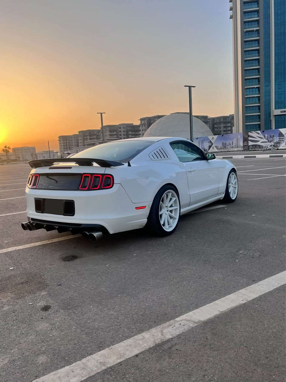 السلام عليكم 
موستنك GT  V8 2013 
رقم بغداد انكليزي
هزة وسنوية جديدة
وارد امريكي حادث جاملغ وبنيد 
والجمالغ الثاني نصبغ بالعراق 
يعني 3 قطع فقط 
كير محرك كهربائيات كفاله 
شباك روش 
دفيوزر روش 
دبات روش
سبويلر شيلبي 
السيارة ستوك بدون تزويد
مكان السيارة بغداد 
السعر 125
*********** بغداد, العراق

