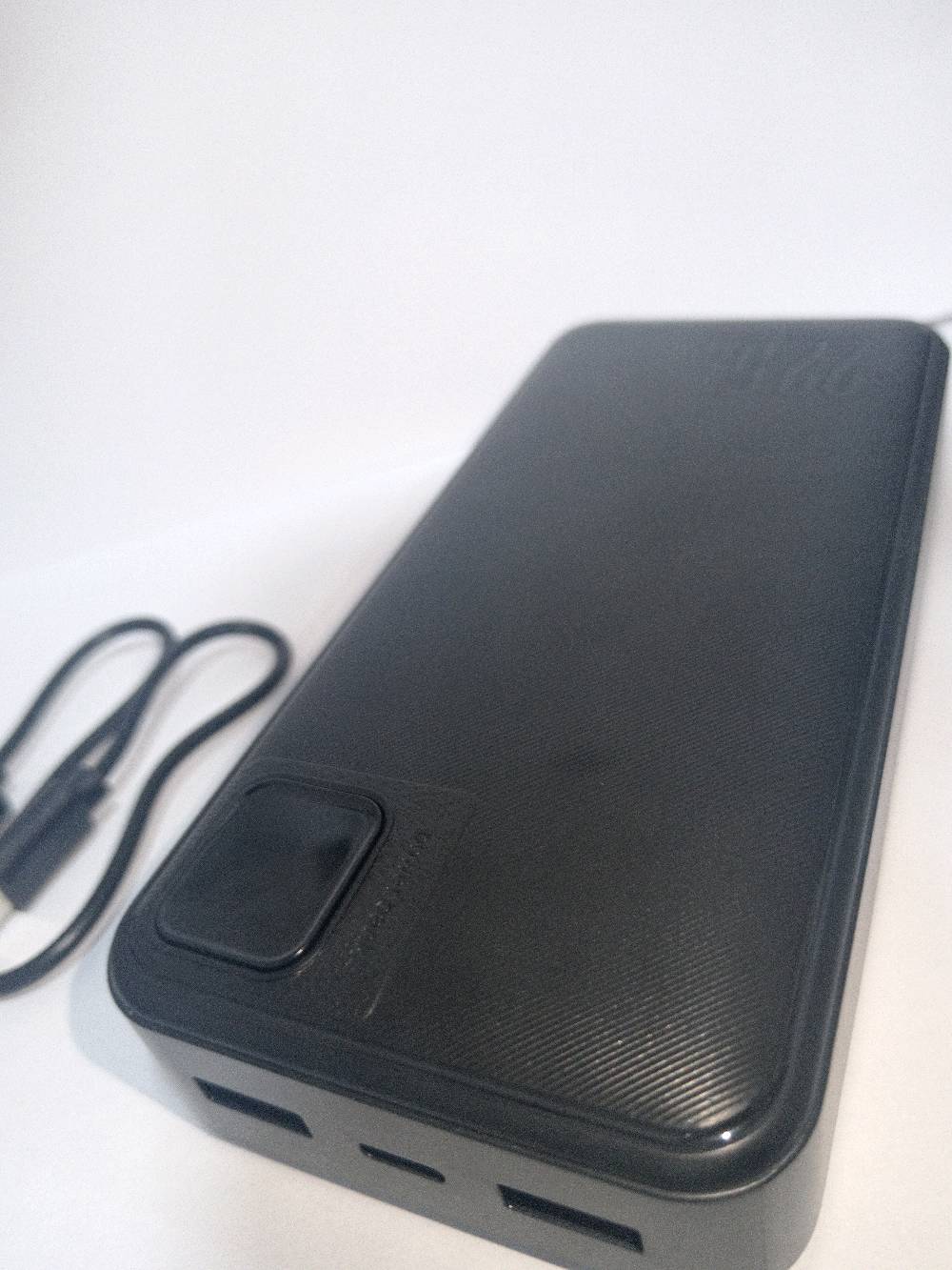 بور بنك نوع WUW Y138 Power Bank 20000mAh 22.5W Quick Charge PD - 
BLACK

جديده ما مُستعمله ، نظيفه كلش
سعرها بالسوق ٢٥ الف و ٣٠ الف

يجي وياها الواير الي بالصوره