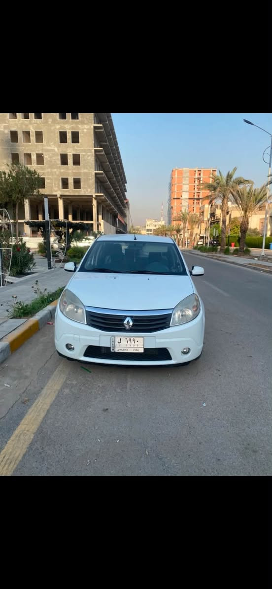 السلام عليكم
للبيع رينو سانديرو ٢٠١٢ 
وكاله لا ضربه لا صبغ 
ماشيه ١٠٠ ألف 
بدون أي نقص 
السعر ٦٣ ورقه وبيه مجال بسيط 
*********** محمد
