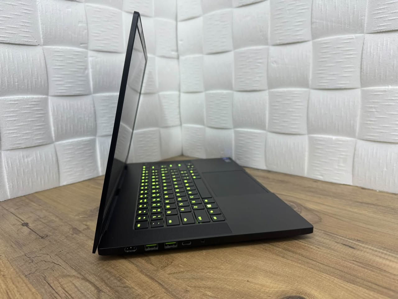 RAZER BLADE 15
السعر   1,250,000 
المواصفات
المعالج
Intel Core i7-11800H
الرام
16GB DDR4
التخزين
1TB NVMe M.2
كارت الشاشة
 RTX 3070 8GB  95W
الشاشة
2K 15.6 165Hz

نص مكتوب في الصور:
- Installed batteries
- Information about each currently installed battery
- BATTERY 1
- NAME
- Blade
- MANUFACTURER
- Razer
- SERIAL NUMBER
- CNB1RC30-02481B700301-A06
- CHEMISTRY
- Li-I
- DESIGN CAPACITY
- 80,219 mWh
- FULL CHARGE CAPACITY
- 65,589 mWh
- CYCLE COUNT
- Recent usage