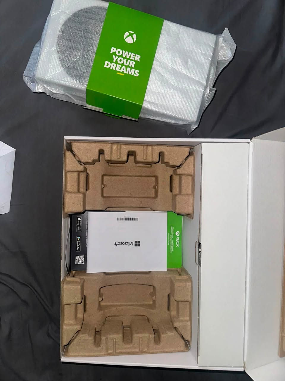 سلام عليكم 
xbox s S للبيع 
نظافه جهاز 100/100 مامستخدم
و شهرين گيم باس وياها
بحالة شركة كل ملحقاتها موجود سعرة ٤٣٠ الف و بي مجال كلش قليل ارخص سعر 
مكان كركوك 
***********
