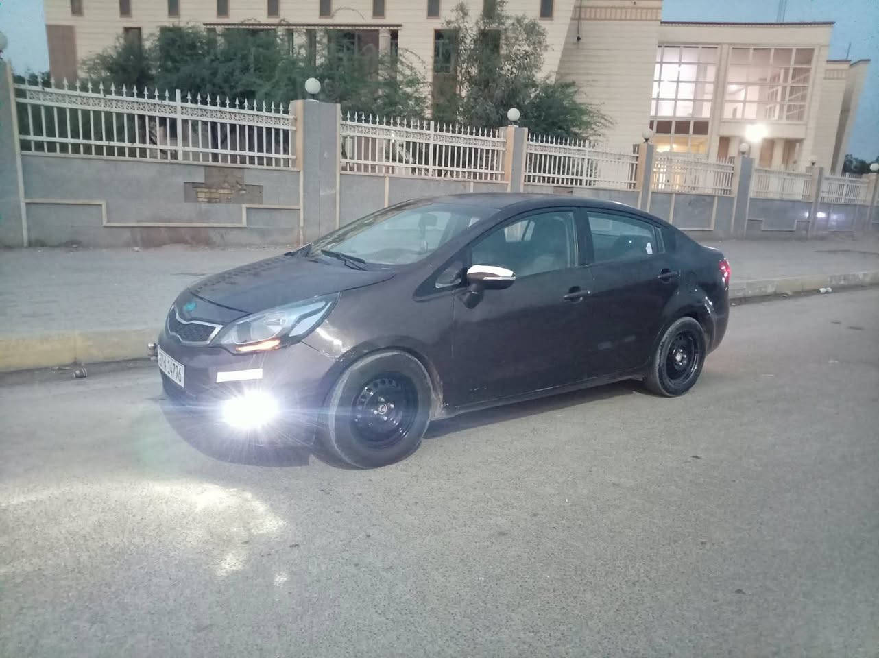 للبيع او المروس كيا ريو 2014 خليجي 
مكينه 1600 
محرك كير حداديه وتخم تاير بشرط 
بيها تبديل جاملغ وبنيد 
رقم ذي قار سنويه  له 30 
بسمي مداور ثاني يوم 
للتواصل ***********

