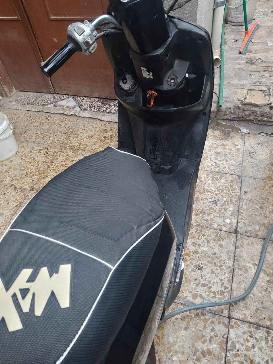 السلام عليكم
ماكس بوليس مفتوحه ولفات شغاله سلف هندر 
كهربائيات شغاله السعر 450 وبيها مجال مكاني ناصرية مركز 
رقمي ***********
