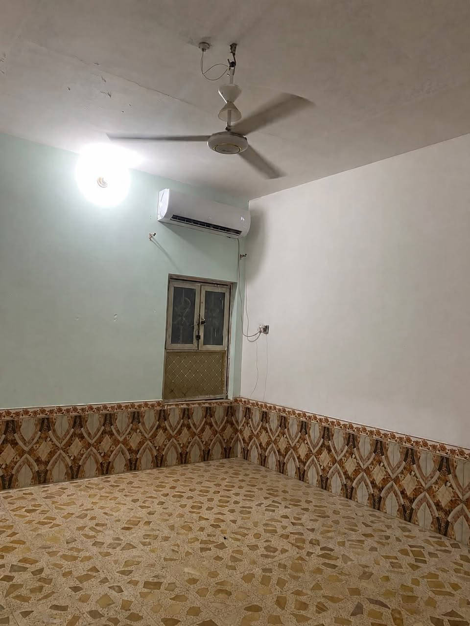 بيت للبيع ✍️
المساحة:200م

جنس العقار:طابو صرف 

يتكون من :طابقين

الطابق الأول غرفتين نوم وصالات ٢ ومطبخ وصحيات داخلية وخارجية واستقبال ومناور ٢

 الطابق الثاني:يتكون من 4 غرف نوم وصاله وحمام 

 

الخدمات:كافة الخدمات ماء كهرباء مجاري تبليط رابع بيت عن الشارع العام 

العنوان: حي الزهراء نهاية الشركه الهنديه على طريق اسديناوية 

السعر:170مع المجال

                   للستفسار:***********📞

                     واتساب:***********

                 نستقبل كافة العروض العقارية ✍️ 

أهلاً بكم جميعاً في مجموعة أبو الجود للعقار 🏡✨

وجهتكم الأولى والموثوقة لبيع وشراء كافة العقارات:

🔹 بيوت سكنية

🔹 أراضي تجارية وسكنية

🔹 فرص استثمارية مميزة

نرحب بانضمامكم إلينا عبر الرابط أدناه، ونتشرف بخدمتكم وتلبية كافة احتياجاتكم العقارية:

https://chat.whatsapp.com/KRIXYLcJfwL9F4svSGdpt1

حيّ الله الجميع، ومعاً نجد عقار الأحلام! 🔑🌟
